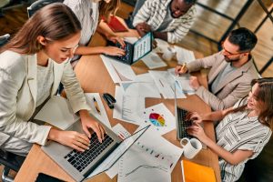 Grupo de trabajo en una oficina