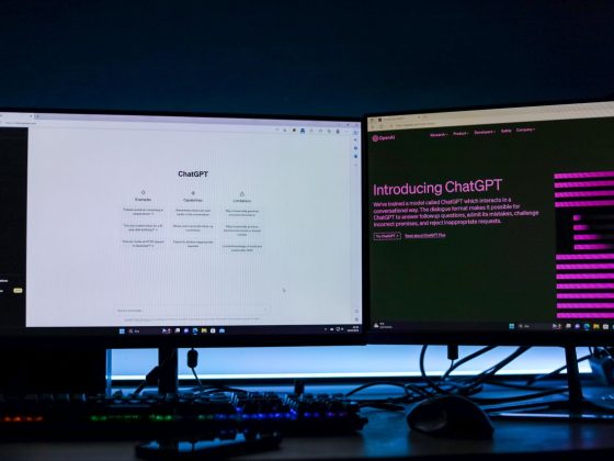 Profesional utilizando herramientas de inteligencia artificial aplicada a la empresa